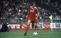 Cầu thủ ghi nhiều bàn thắng nhất trong lịch sử Bundesliga là ai? 