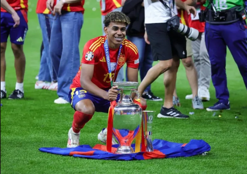 EURO 2024 là dấu mốc lớn giúp Yamal trở thành biểu tượng trẻ trong thế hệ mới của bóng đá Tây Ban Nha.
