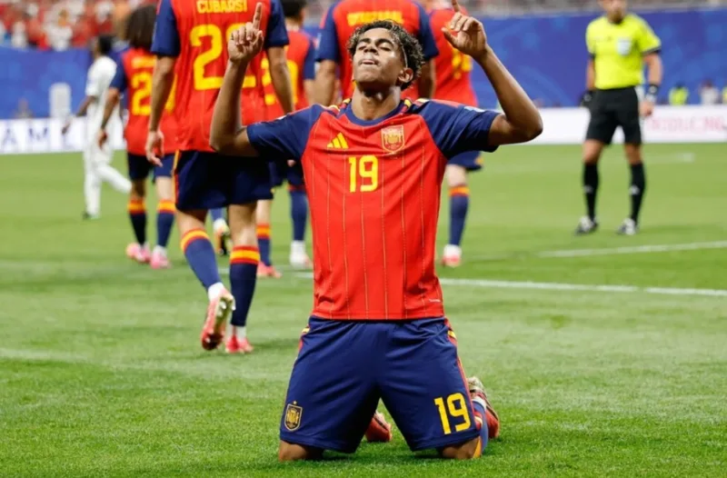 Ở World Cup, Yamal tiếp tục được chú ý nhờ các cột mốc tuổi trẻ và khả năng thi đấu tự tin ở sân khấu lớn.